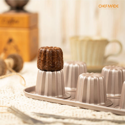 CHEFMADE molde canelé acabado champán dorado para presentación atractiva.