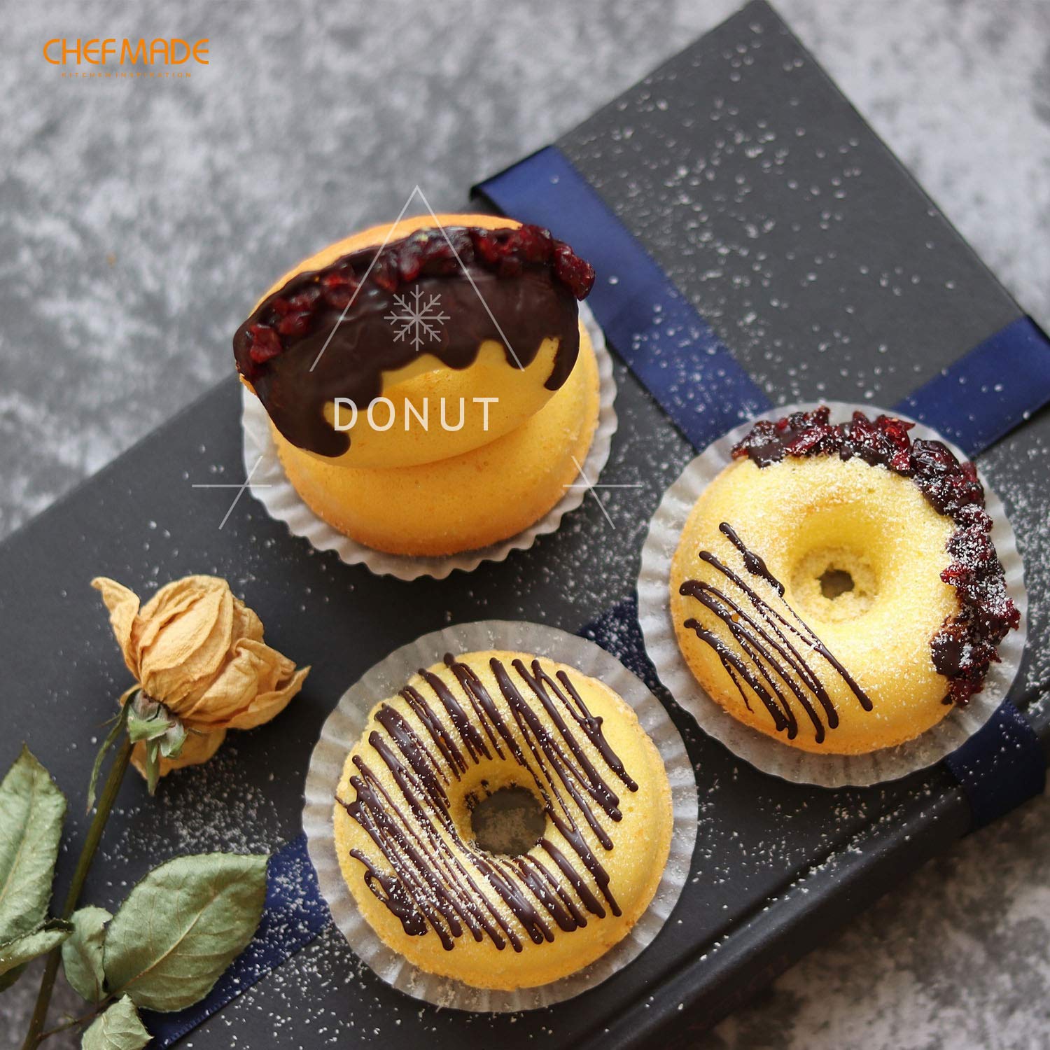 CHEFMADE molde para donas con acero al carbono de 0,8 mm para mayor durabilidad.