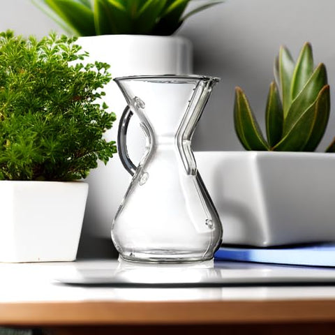 Chemex con filtros vinculados para resultados consistentes.