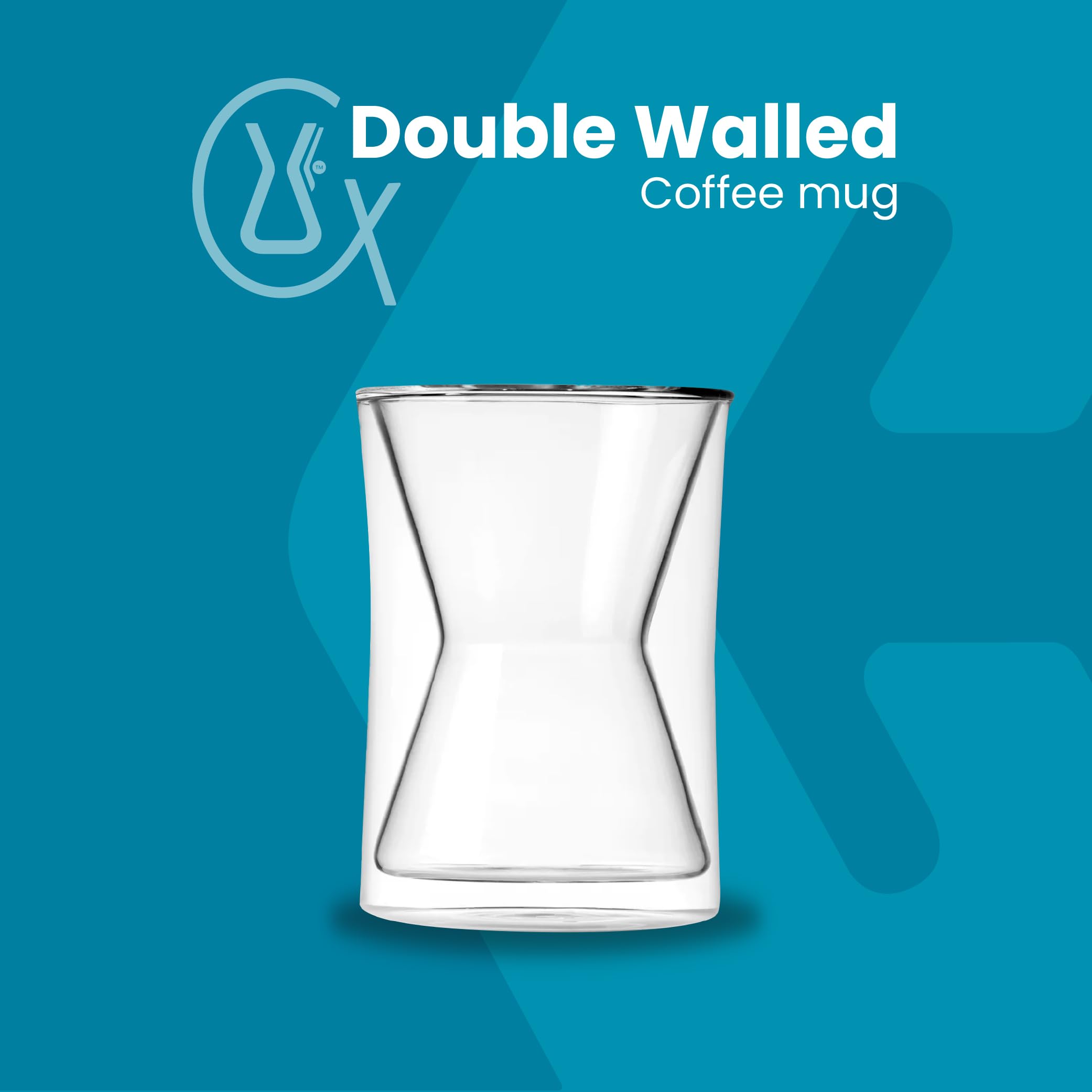Chemex taza doble aislada, mano sosteniendo; experiencia ergonómica y cómoda al beber.