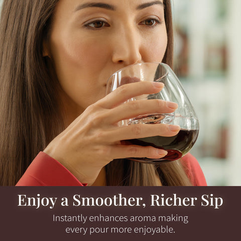 Chevalier Collection vertido de vino con aeración visible para realzar aromas.