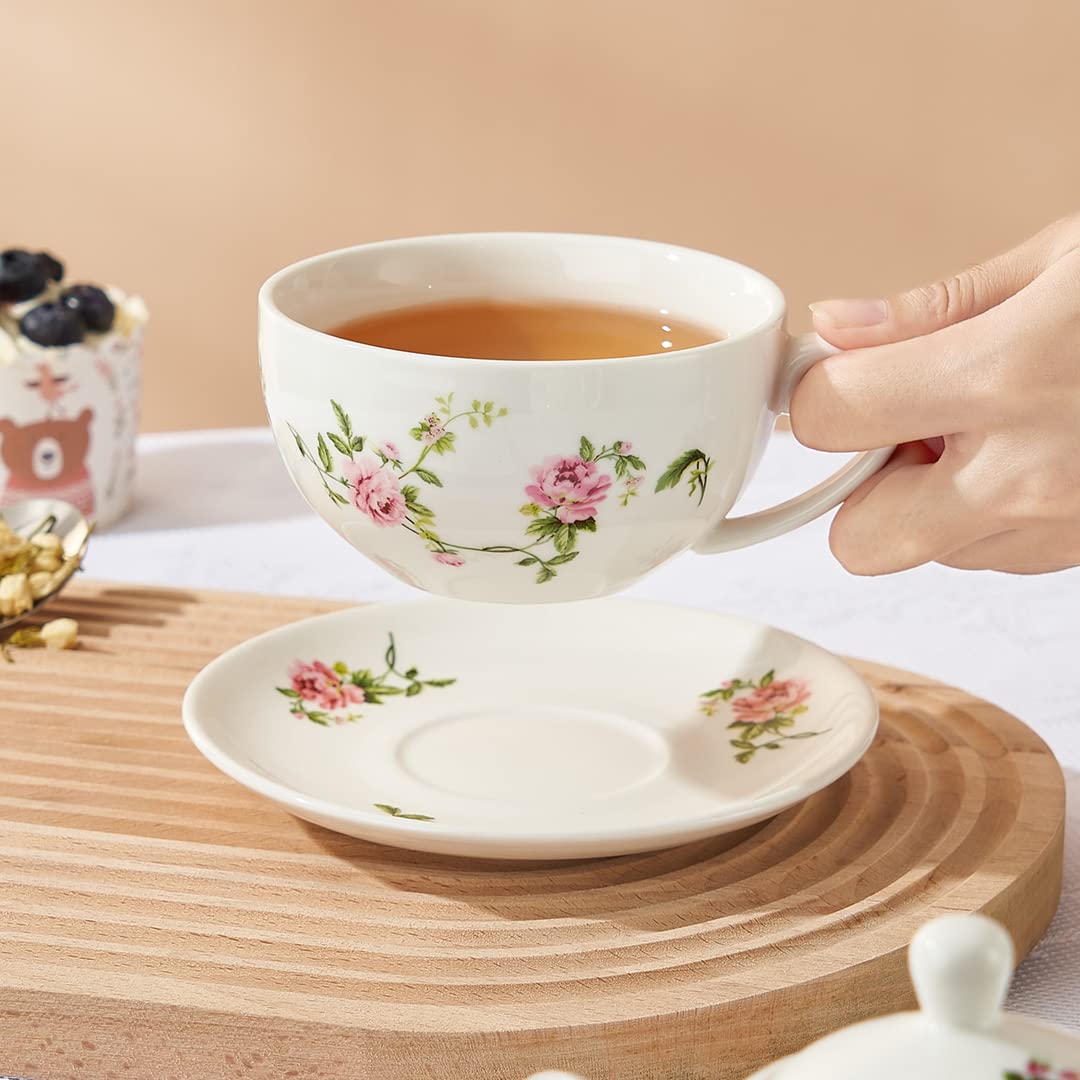 CHILDIKE conjunto en la mesa, listo para disfrutar té.