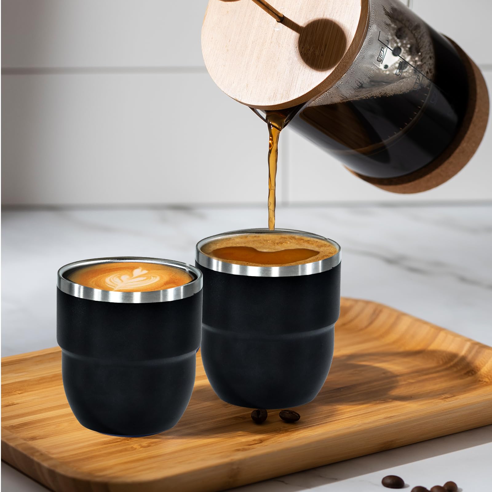 Vaso CHLJAR con tapa hermética para transporte sin goteos.