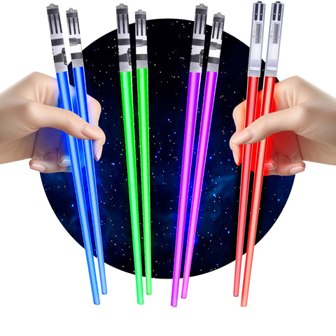 ChopSabers sable de luz rojo encendido, ideal para cenas temáticas y experiencia lúdica