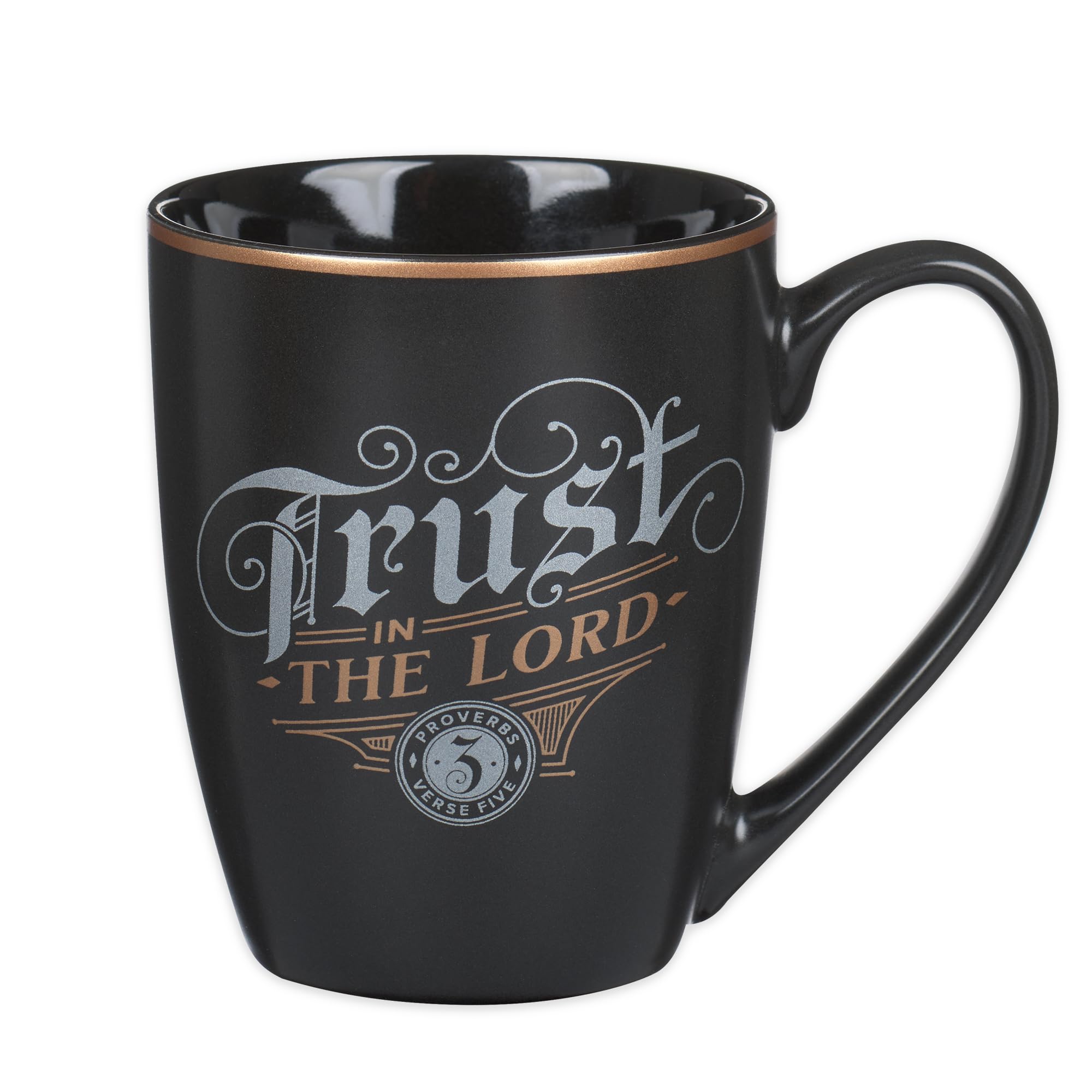 Taza cerámica inspiradora de Christian Art Gifts con acabado mate negro y detalles dorados para disfrutar en casa.
