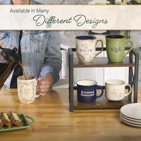 Taza Christian Art Gifts diseño floral dorado con detalles elegantes.