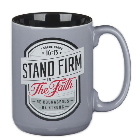 Taza Christian Art Gifts frente con versículo mantente firme en la fe para empezar el día