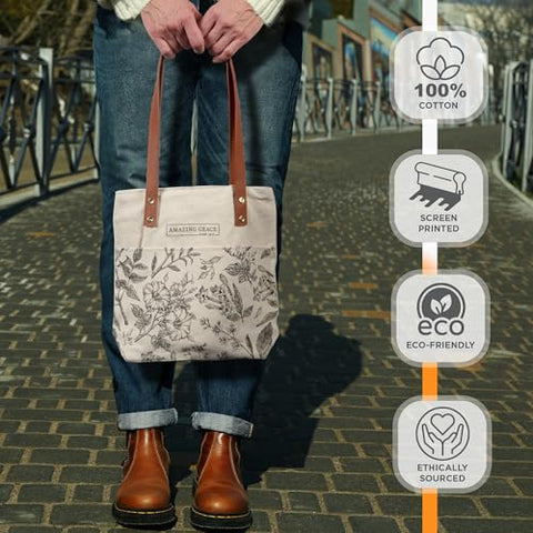 Detalle floral de la tote Amazing Grace, añade estilo a tus looks.