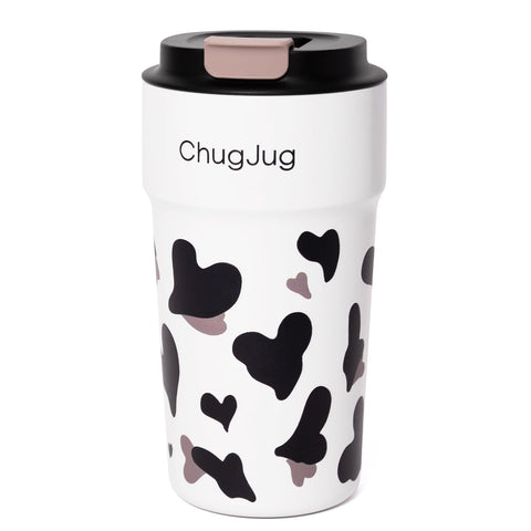 Taza de viaje ChugJug con estampado de vaca para conservar el sabor en ruta
