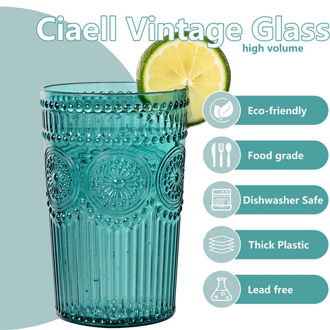 Jarras de plástico Ciaell con relieve texturizado verde, útiles para servir agua o jugos.