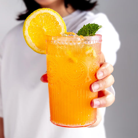 Vaso plástico rosa Ciaell con textura, ideal para bebidas frías