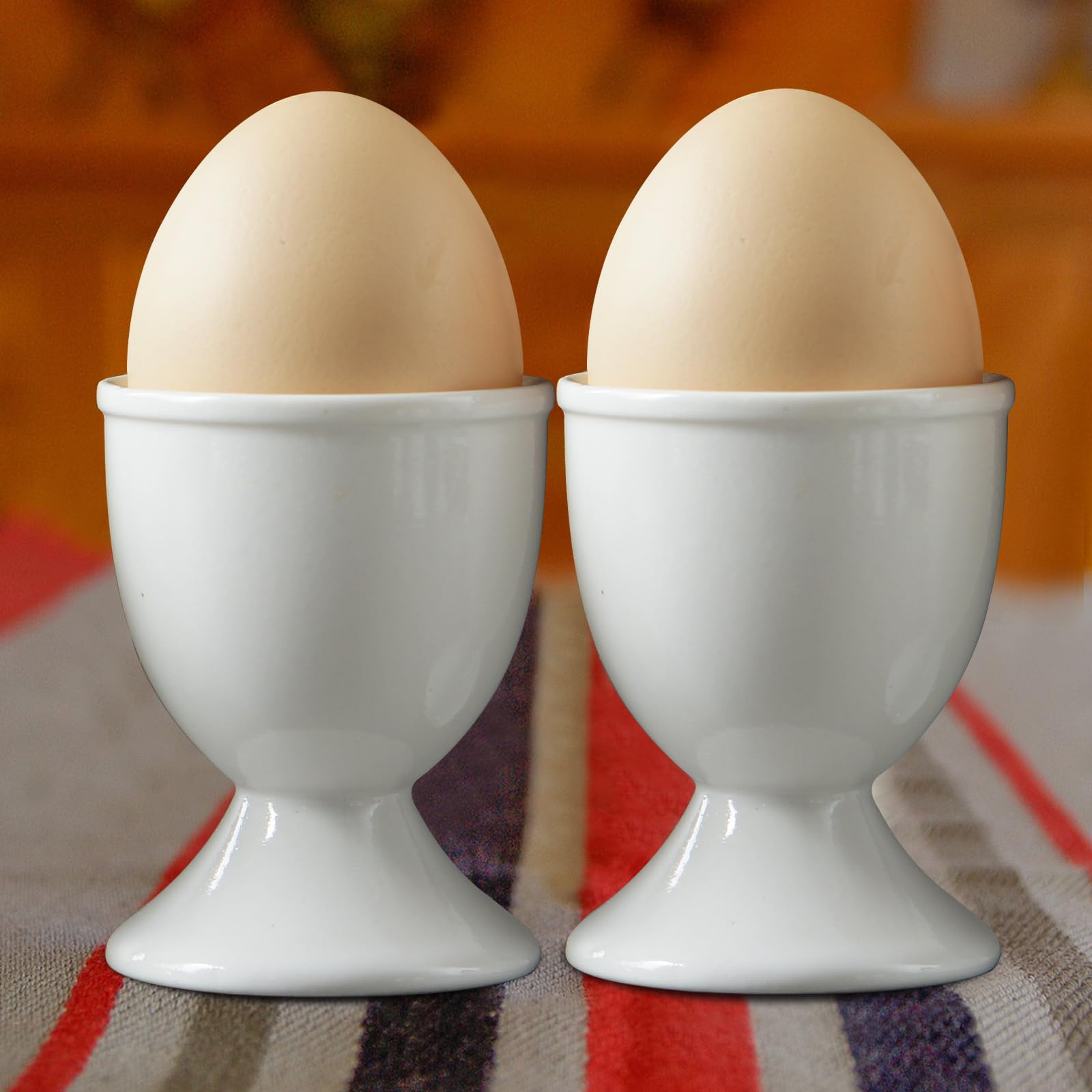 Portahuevos cerámicos blancos de Cinf, superficie lisa, fácil de limpiar.