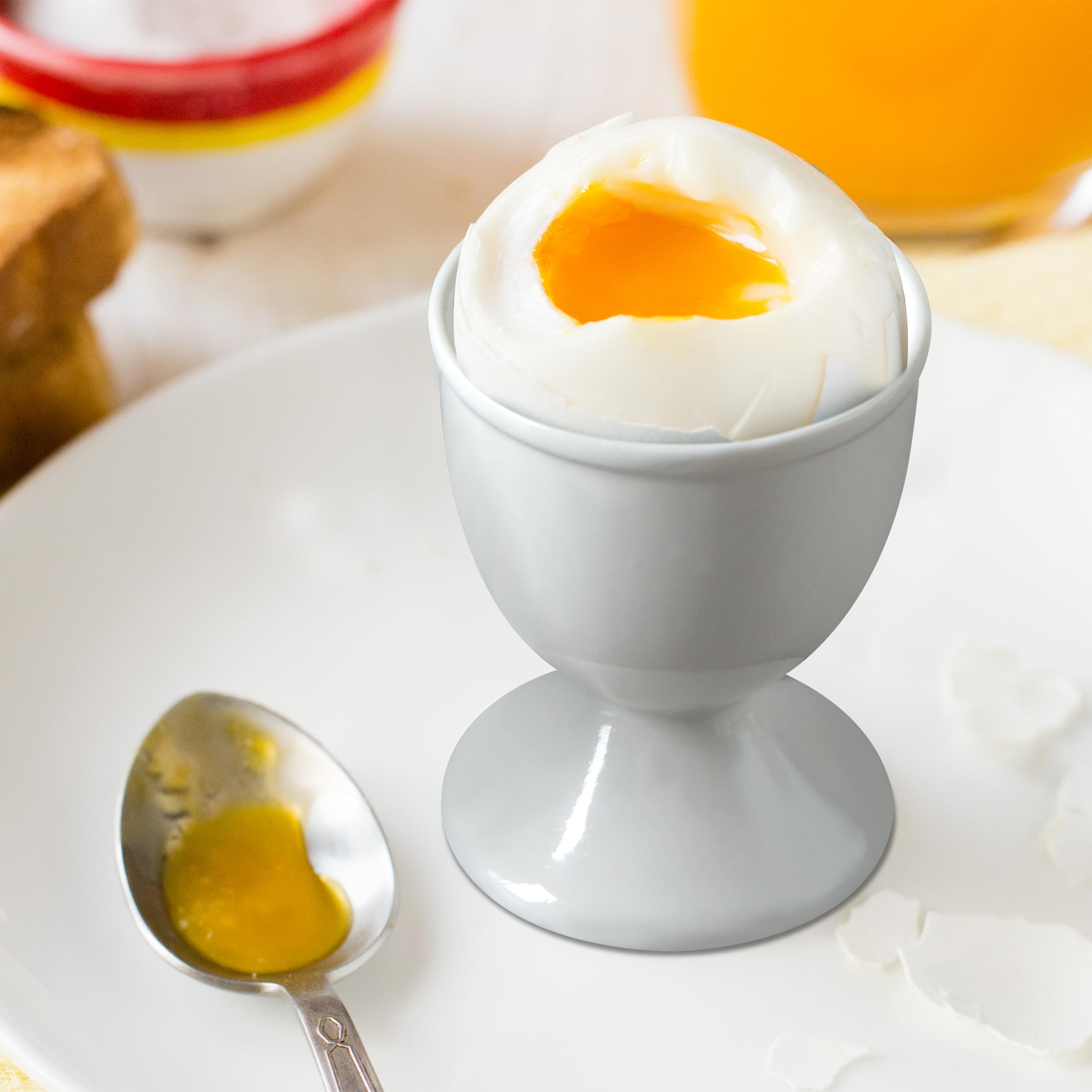 Portahuevos cerámicos blancos de Cinf, base estable para servir con confianza.