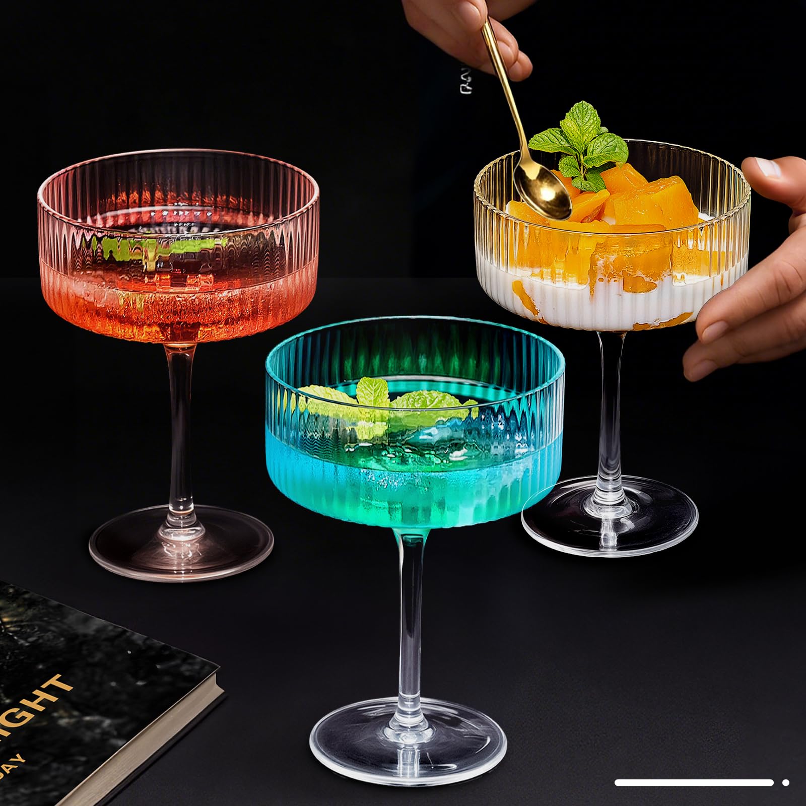 Diseño elegante de CL FUN Martini Coupe realza la mesa y el servicio.