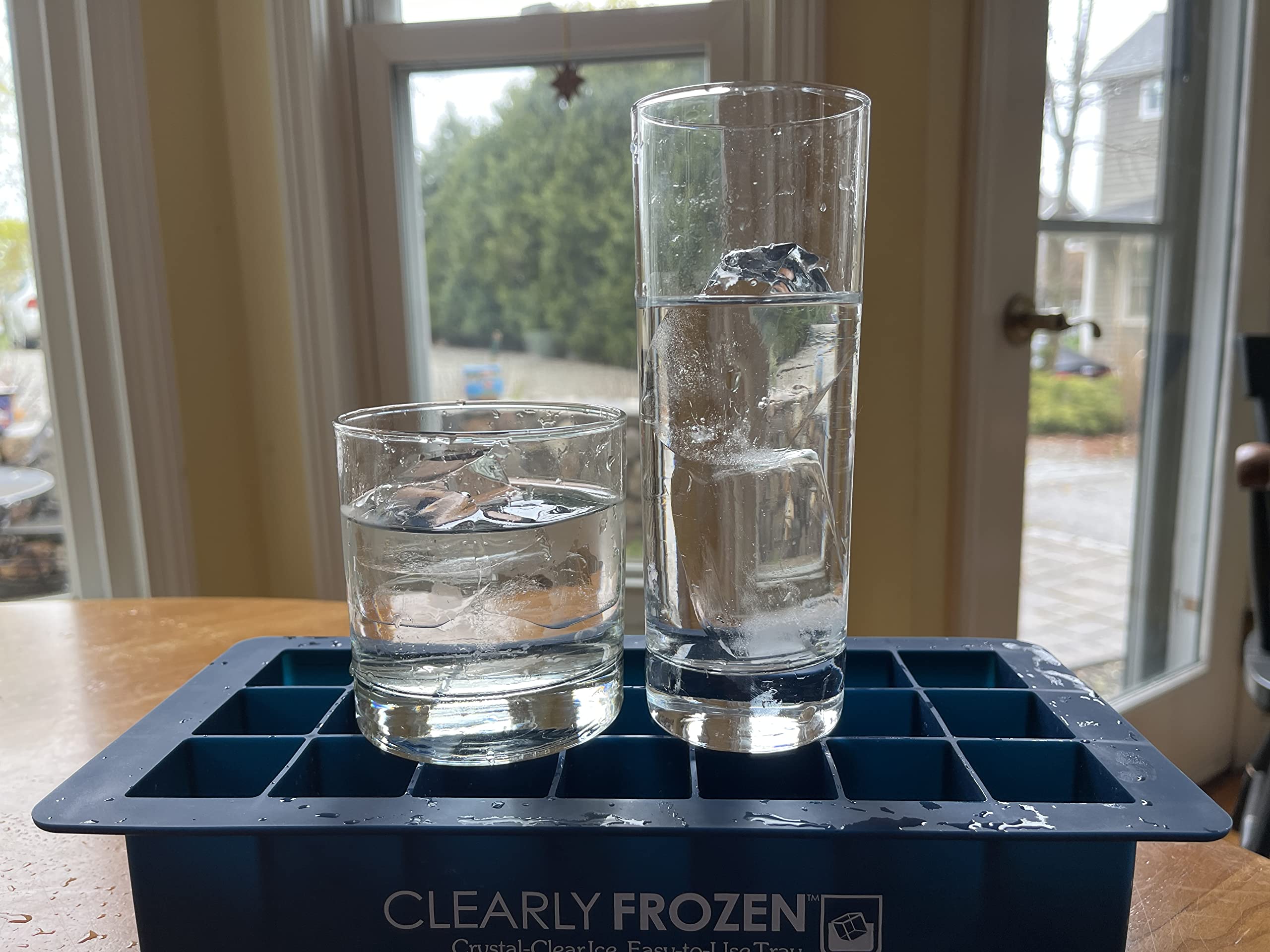ClearlyFrozen caja aislante mantiene el hielo más tiempo