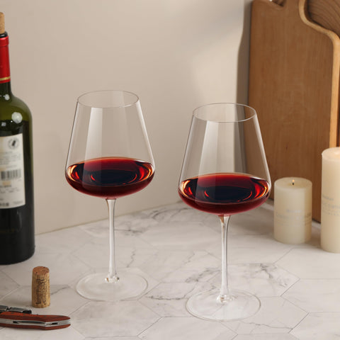 CnSneg detalle borde liso en copa de vino para mayor comodidad.