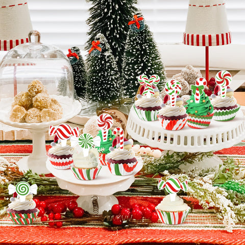 Presentación de dulces COcnny con envoltorios navideños coloridos para regalo.