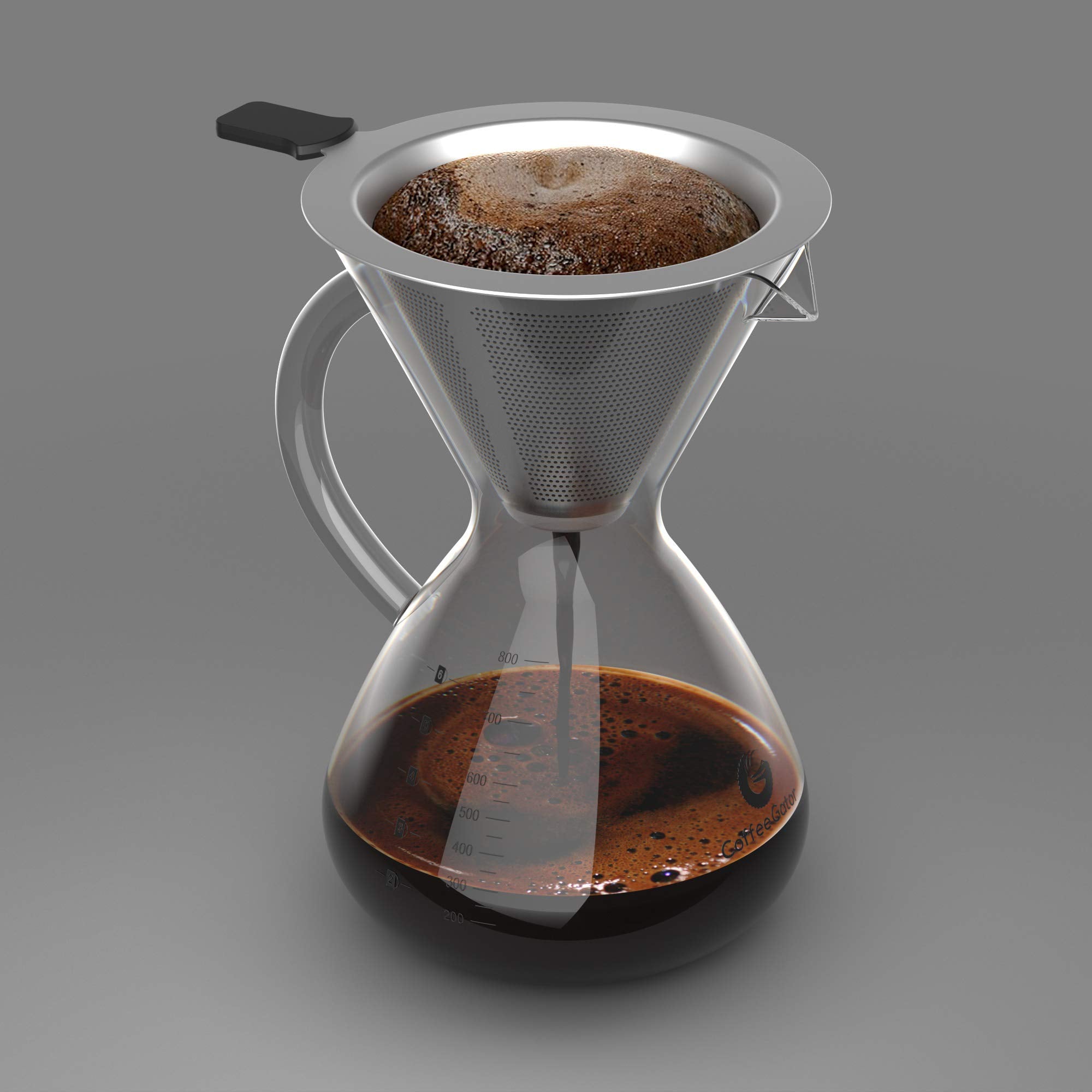 Coffee Gator manga tacto frío evita quemaduras al verter.