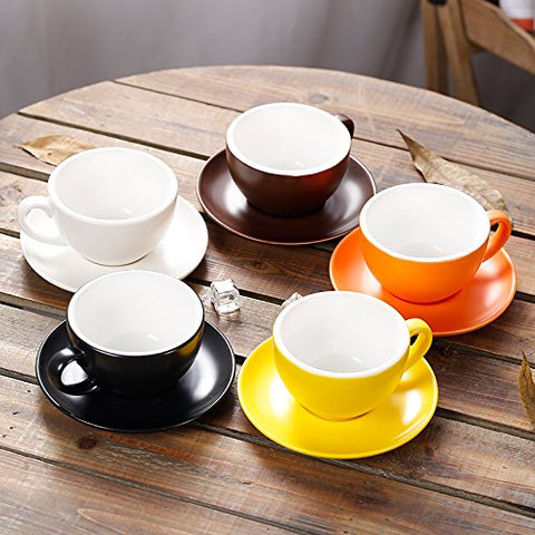 Coffeezone taza con borde curvado favorece el agarre y presentación elegante.
