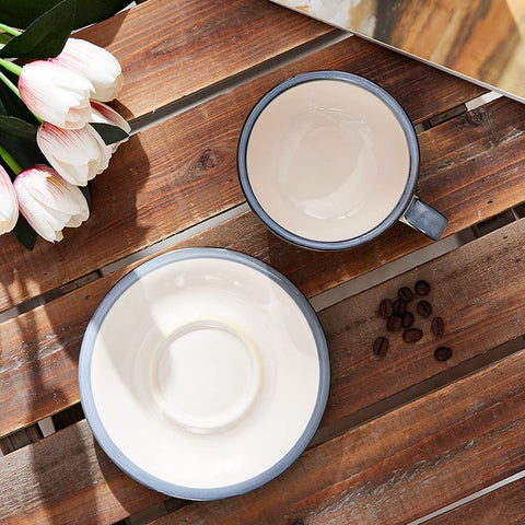 Coffeezone taza-cappuccino-con-platillo: presentación elegante para bebidas.