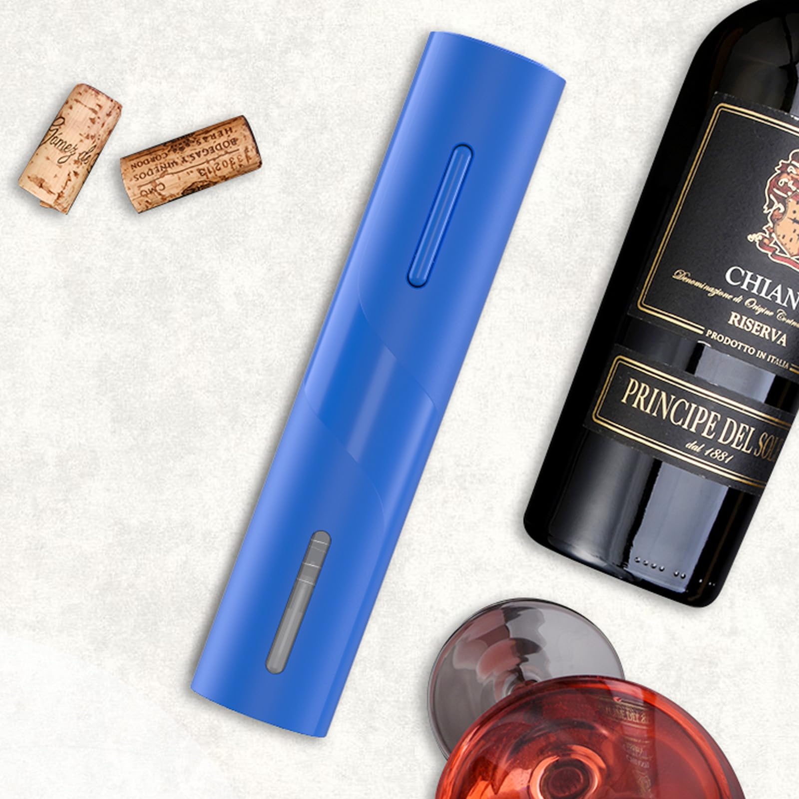 Diseño ergonómico azul que facilita el manejo en botellas estándar.