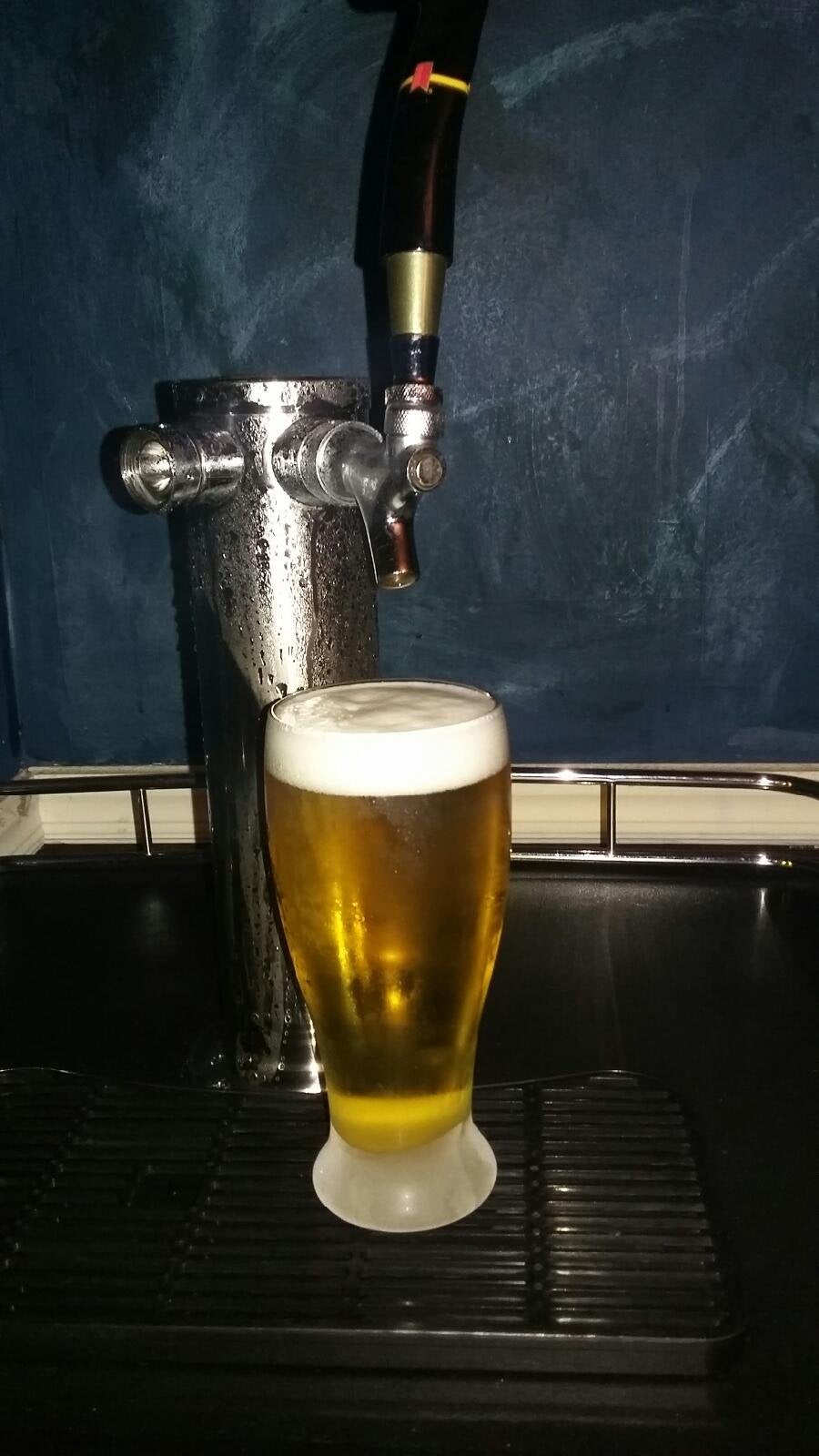ColdTower sistema de enfriamiento para cerveza fría con cabeza estable.