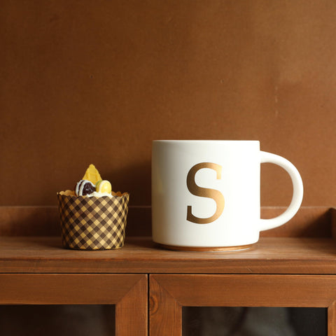 COLLECTIVE HOME, detalle de cerámica liso, acabado suave para té o café.