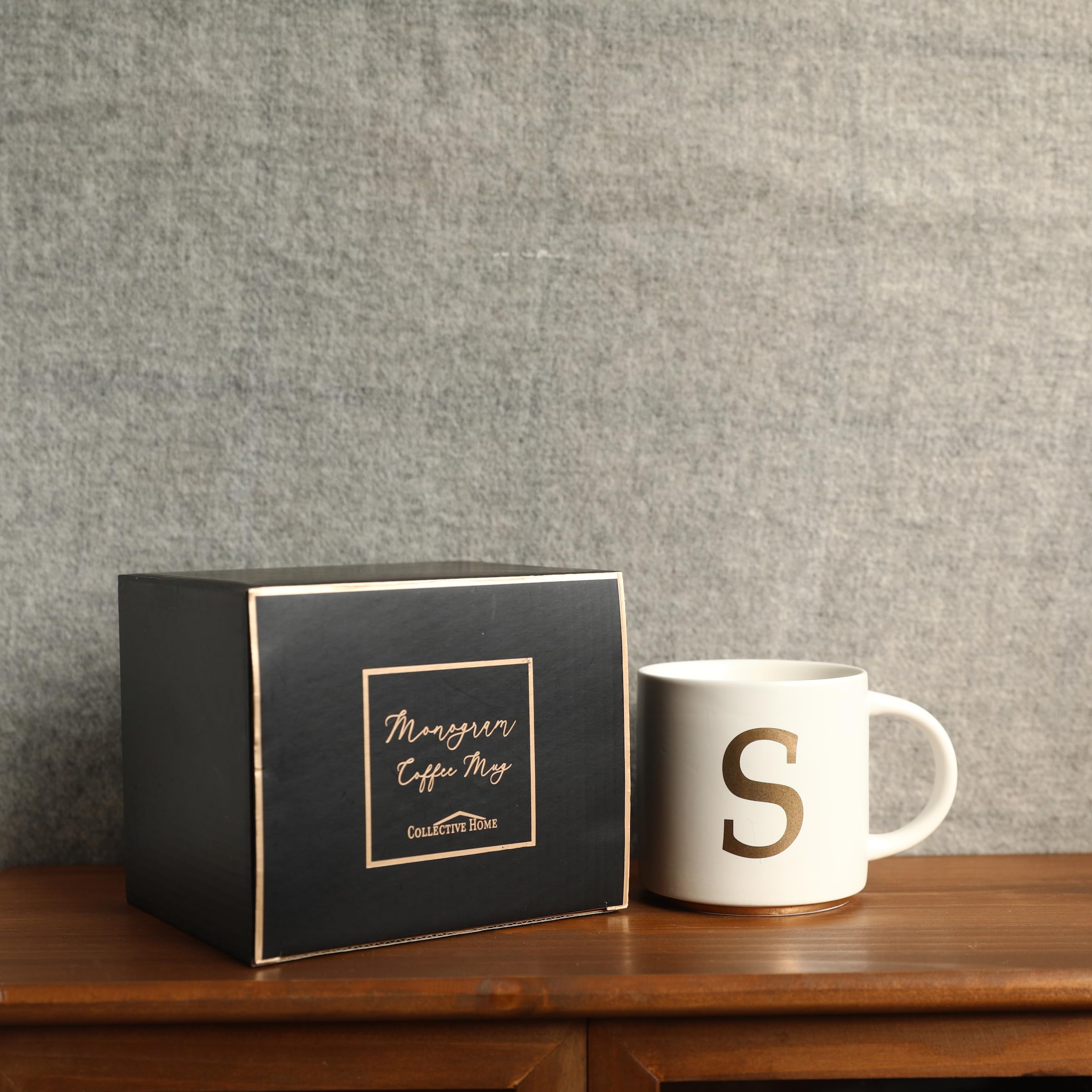 COLLECTIVE HOME, escena con taza en mesa, perfecta para rituales de café.