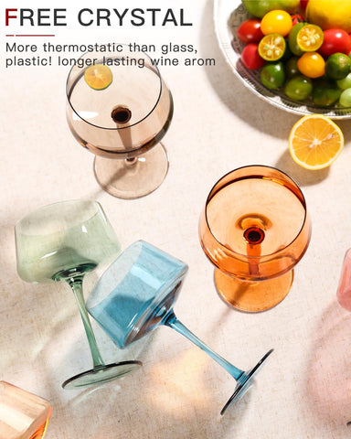 Copa de cristal comfit con acabado limpio, estética minimalista.