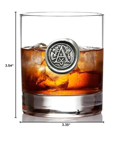 Monograma de regalo con inicial A, en el vaso de la Compañía Inglesa de Peltre.