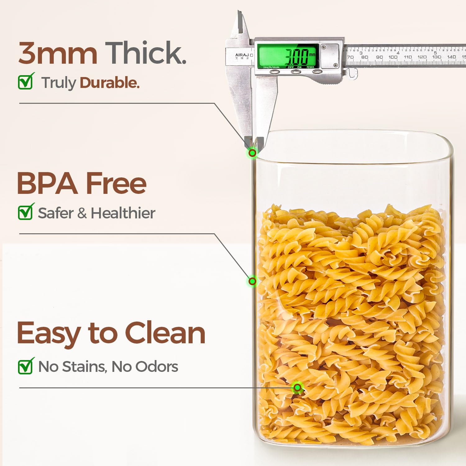 Diseño cuadrado de frascos ComSaf para maximizar espacio en la cocina.