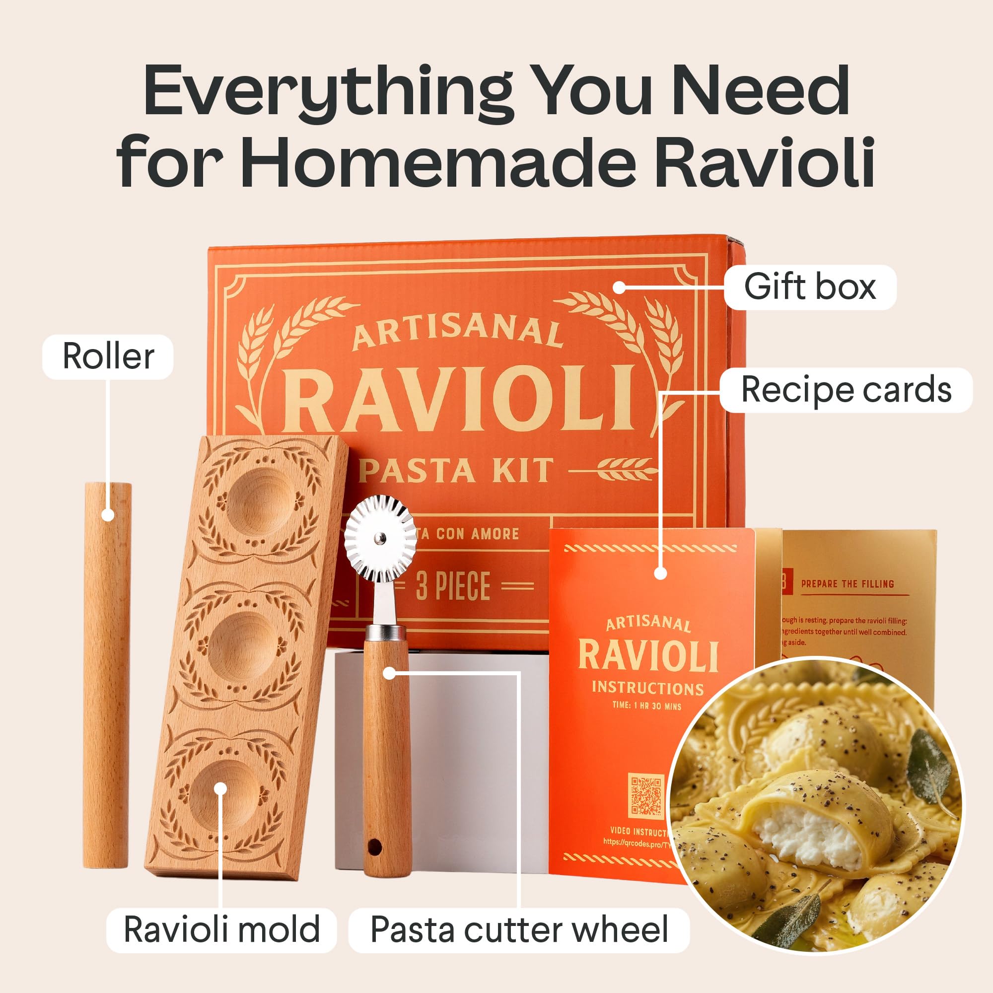 Conjunto regalo de cocina: molde de ravioli en madera para pasta casera.