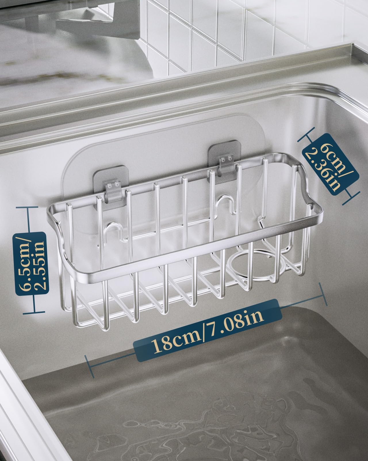 Consumest portaesponjas con diseño en escalera para ahorro de espacio en el fregadero.