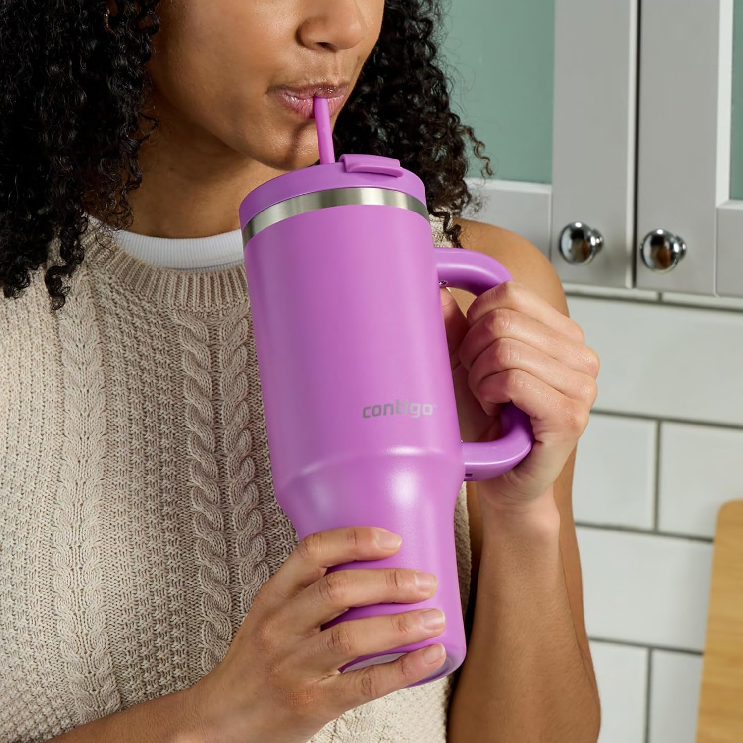 Contigo Streeterville 40oz, asa ergonómica para transporte sencillo.