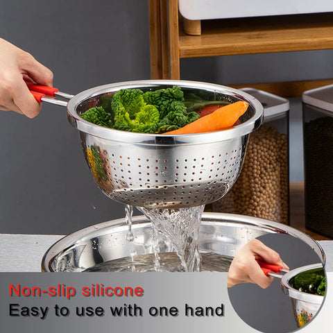 Contiup perforaciones compactas permiten drenaje eficiente sin perder alimentos.