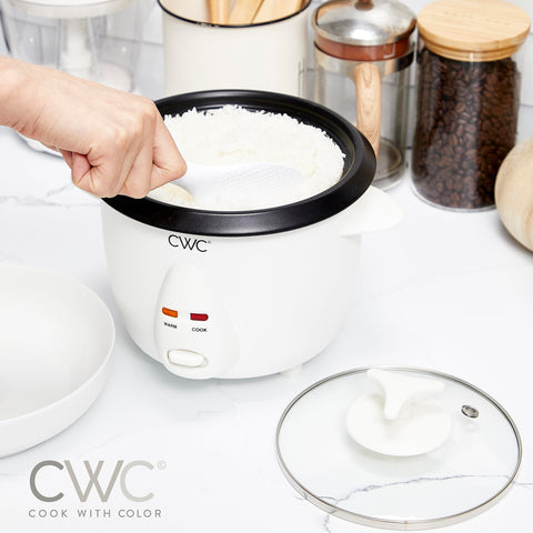 COOK WITH COLOR interior antiadherente facilita el lavado.