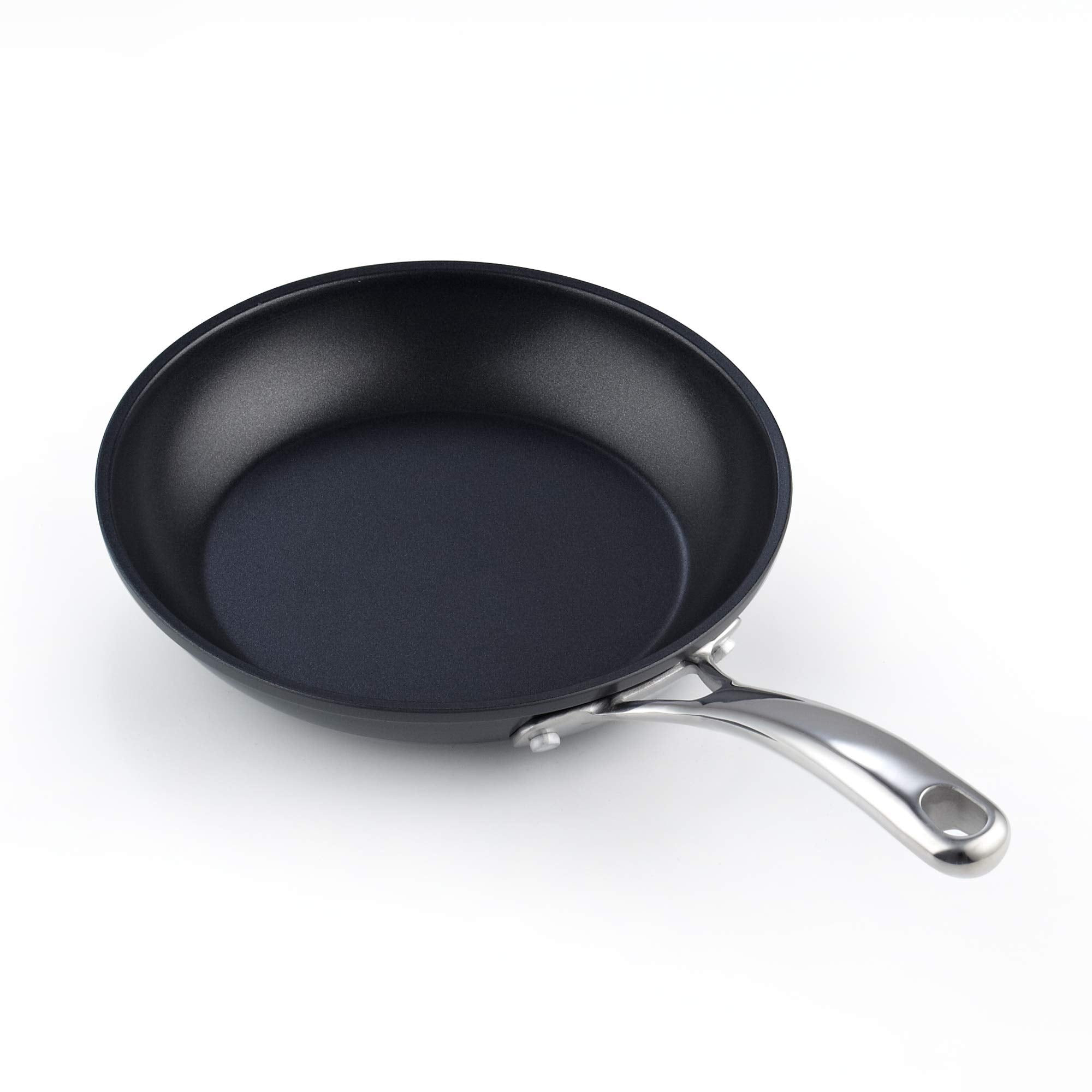 Cooks Standard sartén base plana amplia para cocinar porciones grandes.
