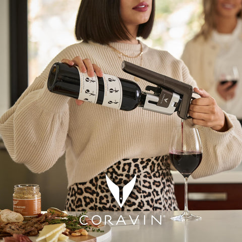 Acabado mate plateado en Coravin Premium Pedestal, diseño resistente