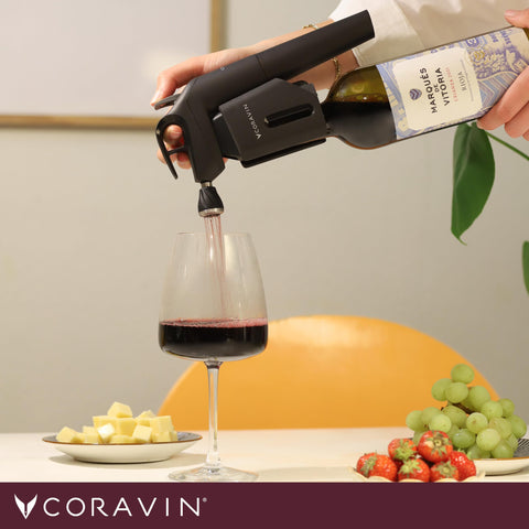 Coravin Timeless 3 Plus, mango ergonómico para verter con comodidad