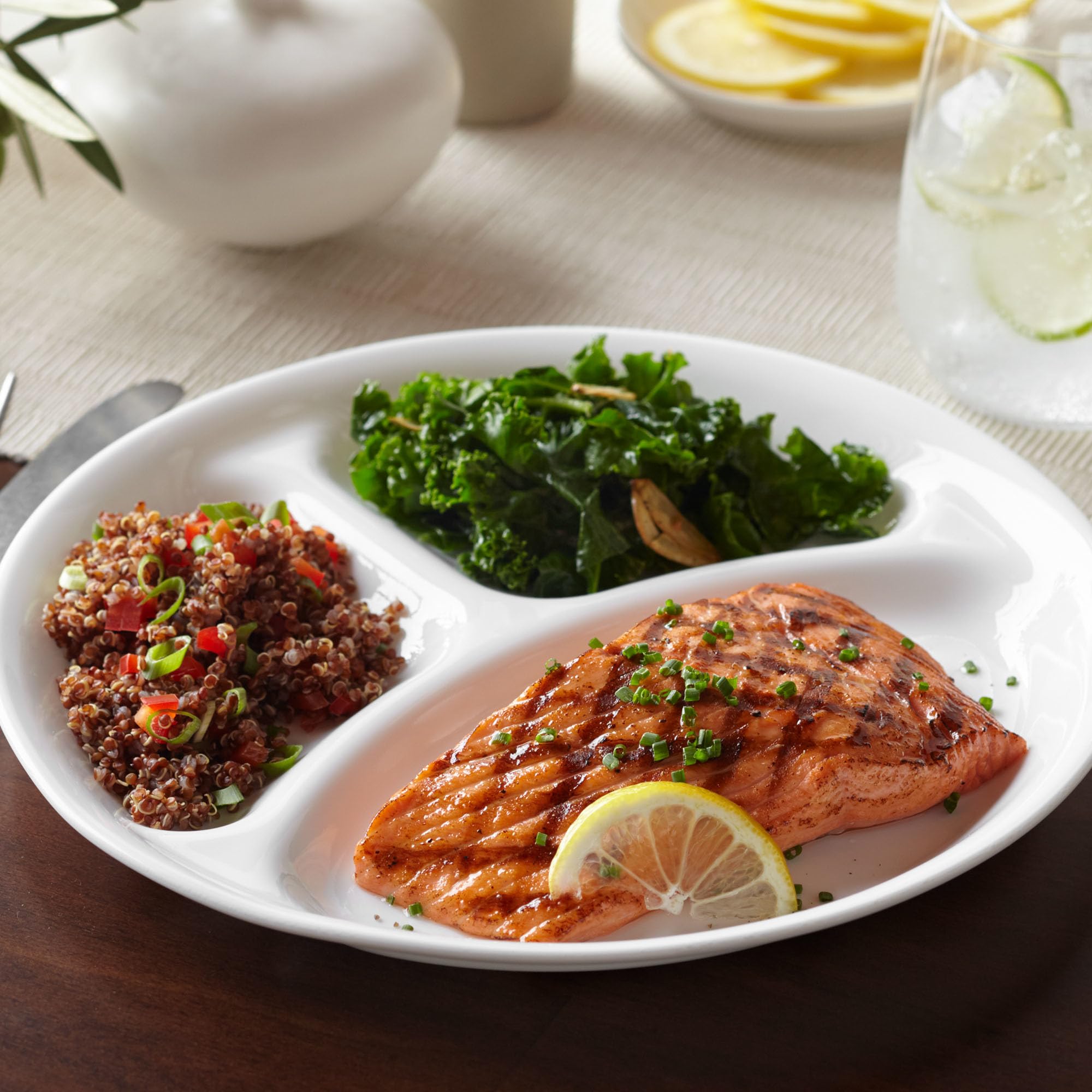 Corelle Winter Frost, plato dividido resistente a rayones, ideal para uso diario.