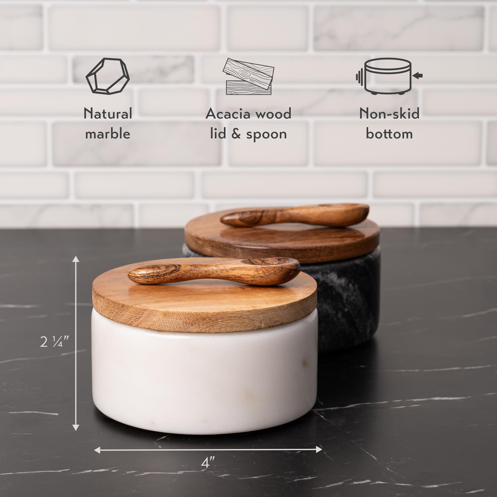 Base antideslizante Cork & Mill para encimera con sal y pimienta.