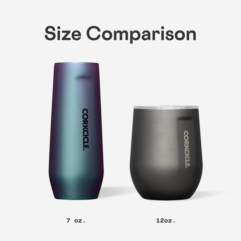 Corkcicle Acabado mate negro que aporta estilo moderno a cada ocasión.