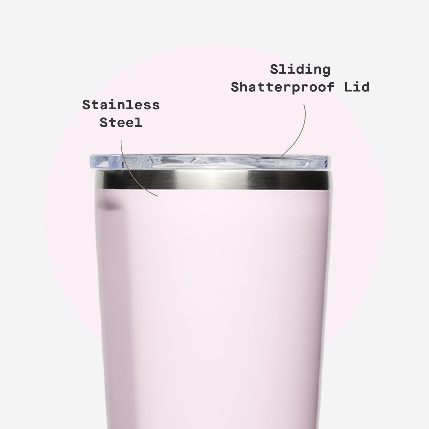 Corkcicle Classic Tumbler en portavasos, perfecto para coche o tren.