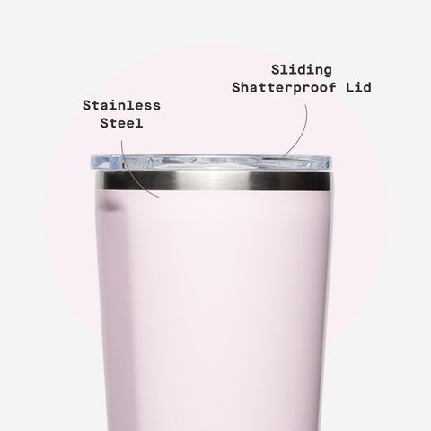 Corkcicle Classic Tumbler en portavasos, perfecto para coche o tren.