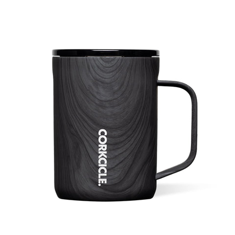 Taza Corkcicle Classic con aislamiento triple para mantener caliente el café durante viajes.