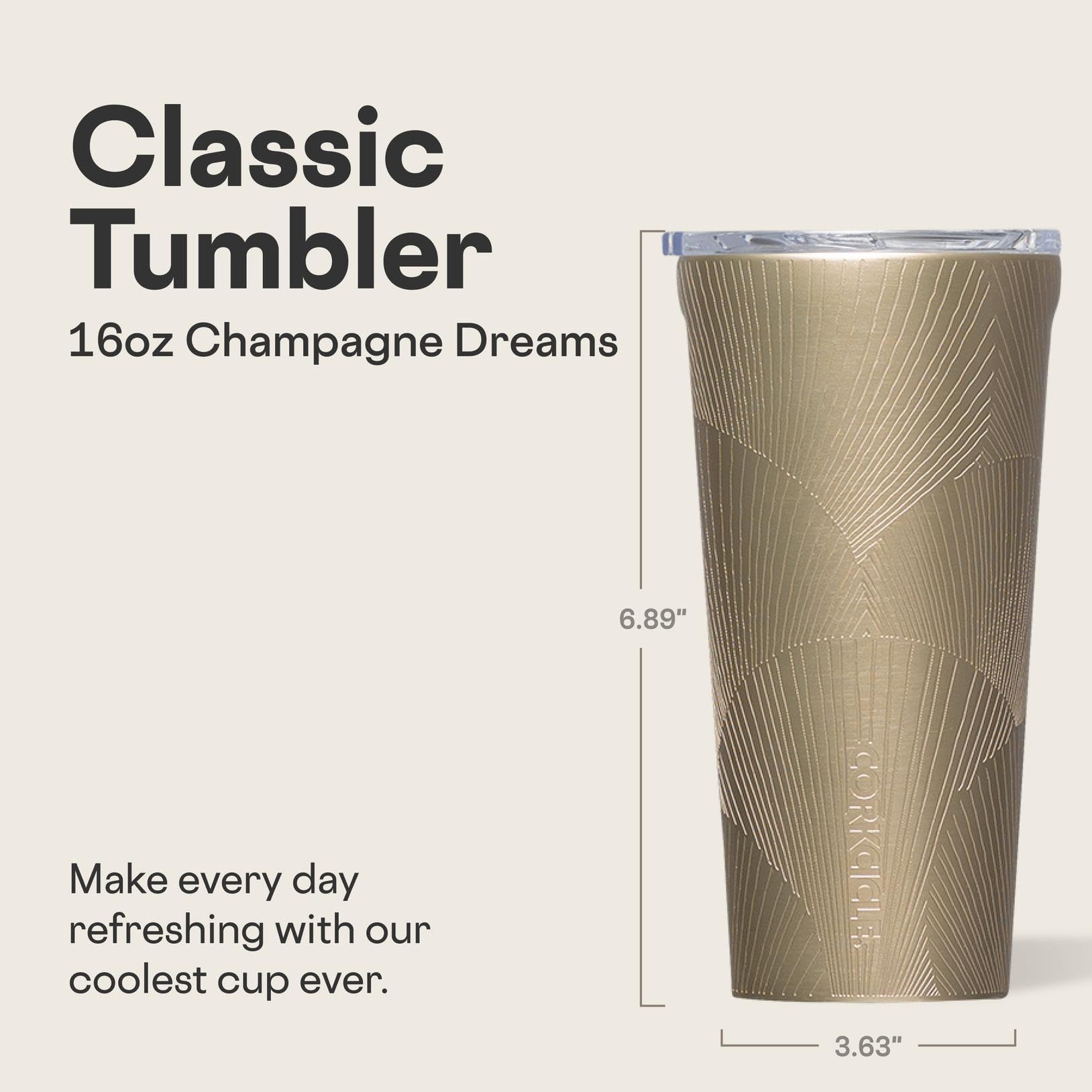 Corkcicle Classic Tumbler en manos, cómodo y ergonómico para uso diario.