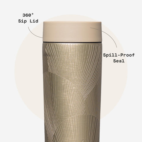 Acabado brillante en Corkcicle Commuter Cup con estilo moderno.