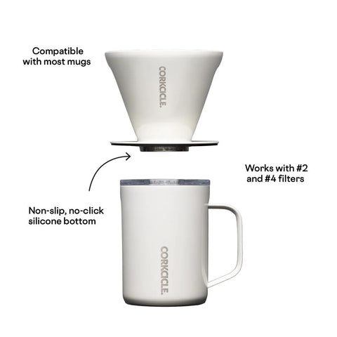 Corkcicle Conjunto Vertido: diseño compacto para llevar y preparar café.