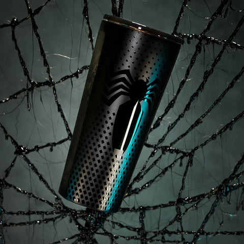 Corkcicle Marvel Tumbler Venom, vista lateral: diseño ergonómico para beber cómodo.