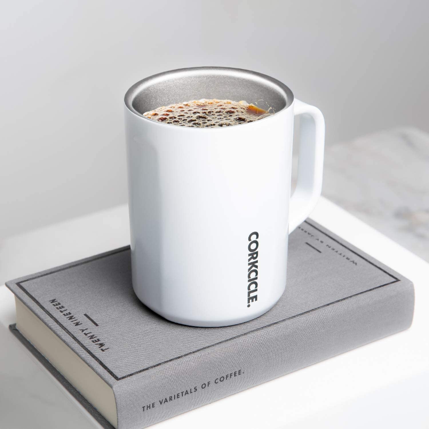 Corkcicle Origins Vaso de viaje blanco brillante añade estilo diario.